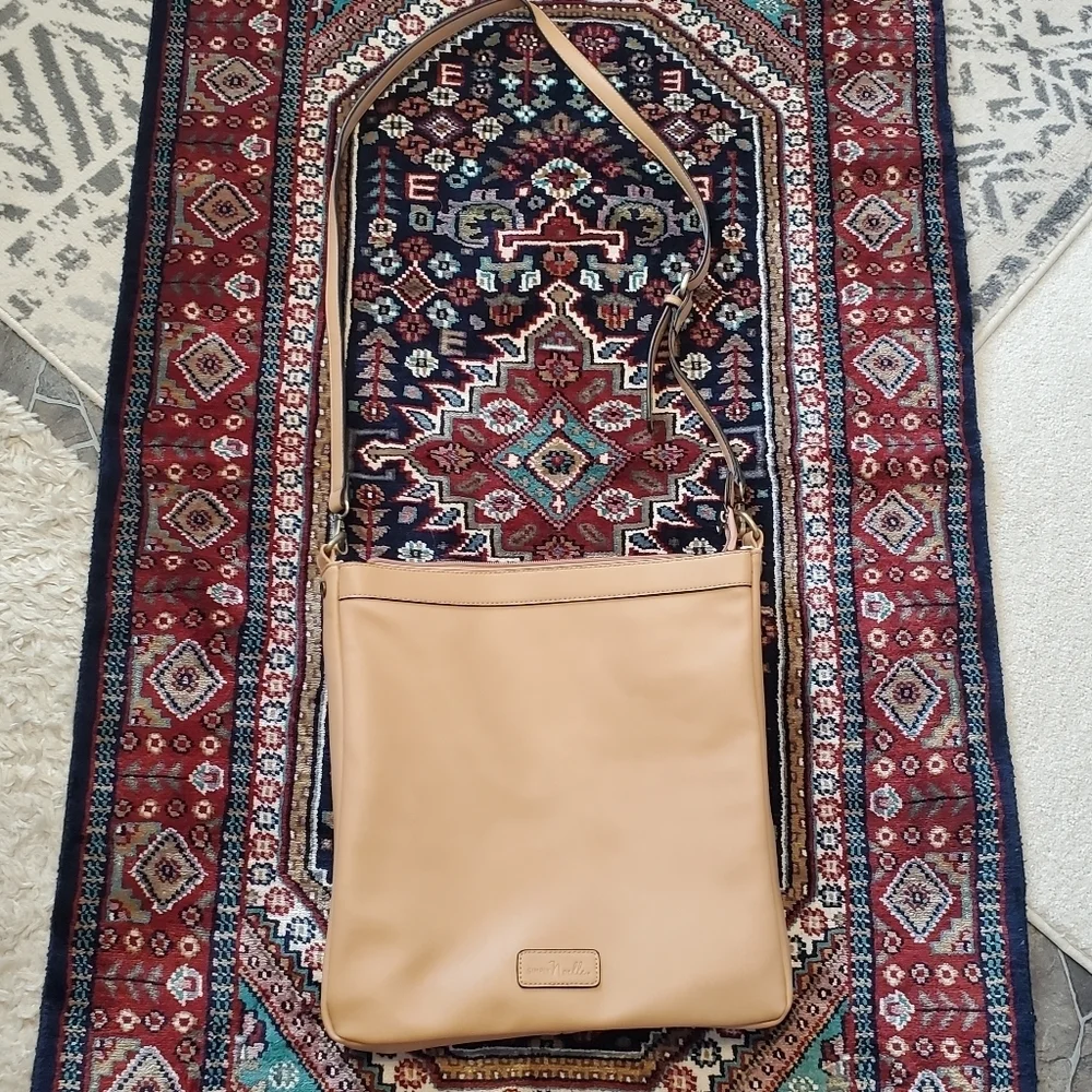 Simply Noelle Padded Laptop Bag. NWOT. TAN